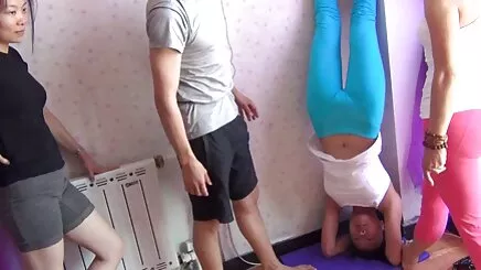 Đáng yêu cô gái đẹp trong phòng anime sex khong che tắm
